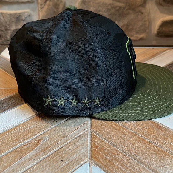 Boy’s Pittsburgh Pirates New Era Black Camo Fitted Hat Size 7 3/8 - Picture 2 of 4